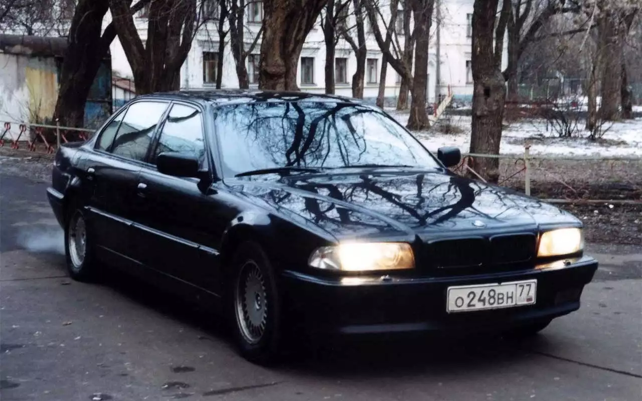 Лучше новых двух: россияне стали гораздо реже расставаться с машинами