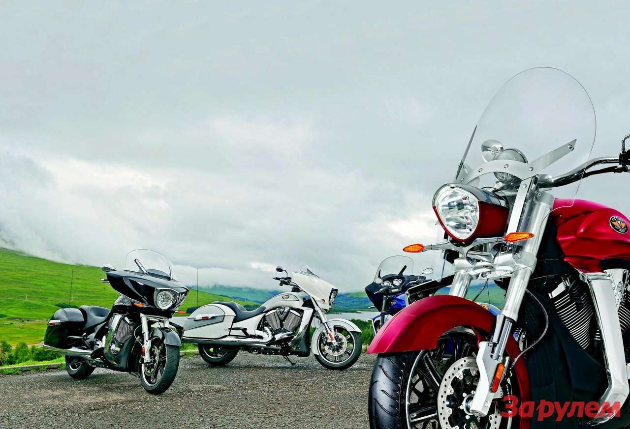 Victory Cross Country/Cross Roads: крузеры, 2010 г., 1731 см³, 92 л.с., 347/338 кг, $18000/$16000 (цены в США).