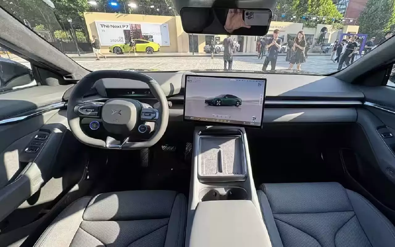 Интерьер XPeng P7
