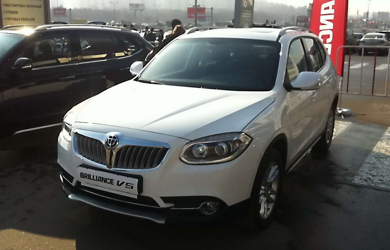 В России начались продажи кроссовера Brilliance V5 