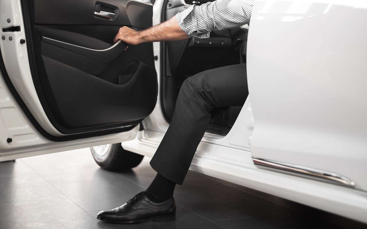 Что может сломаться в машине, если сильно хлопнуть дверью