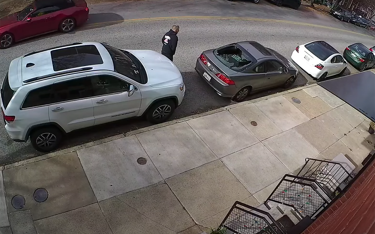 Спокоен как удав: видеозарисовка на парковке