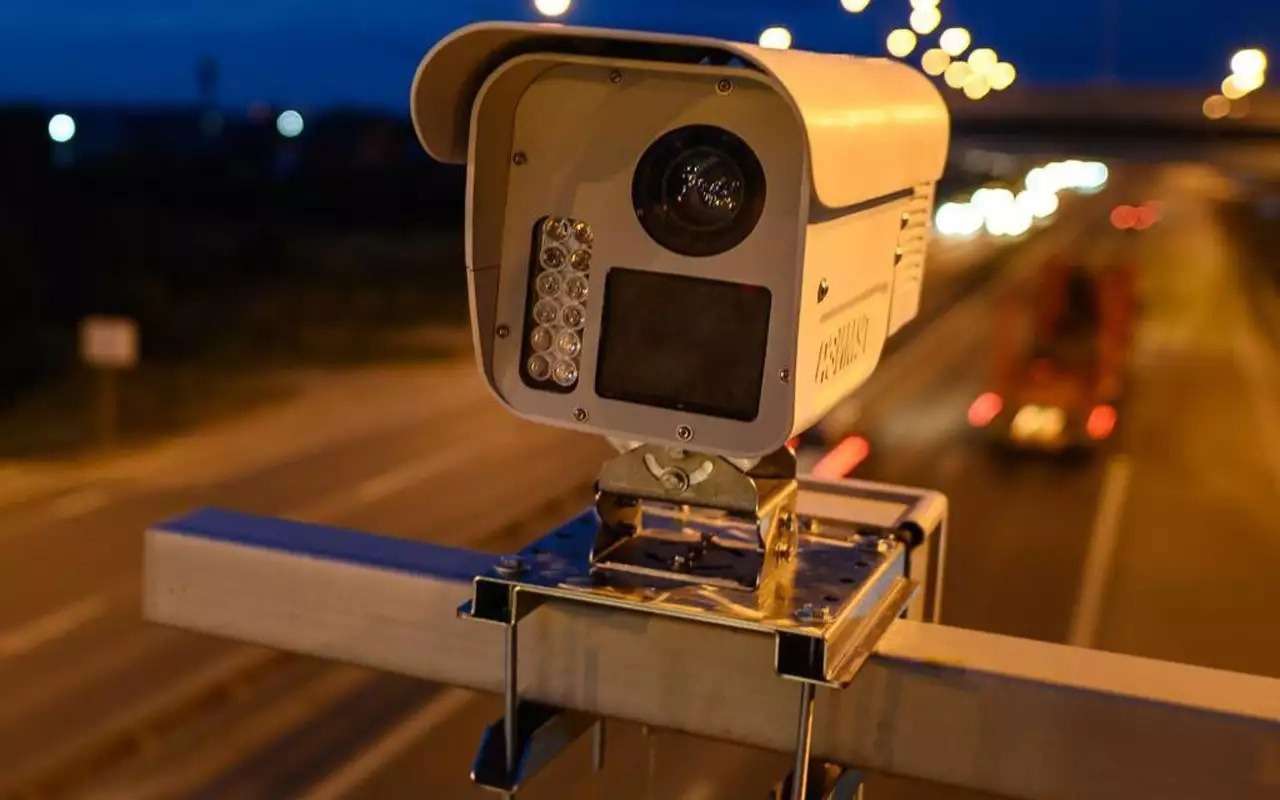 Водителю пришел штраф за превышение, хотя в машине никого не было