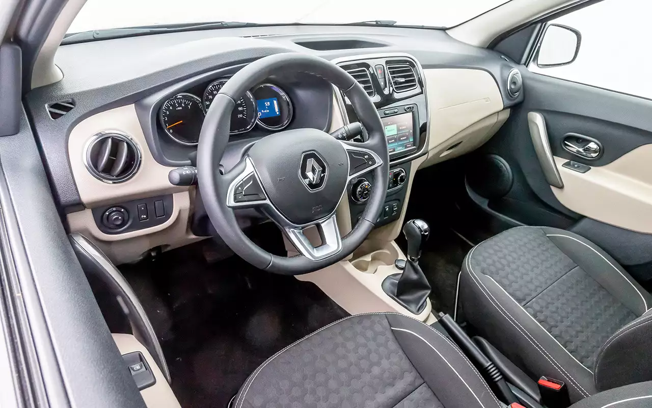 В богатых версиях доступны круиз-контроль, обогрев лобового стекла, парктроник. Но таких машин мало – намного лучше покупали две «нижние» комплектации.