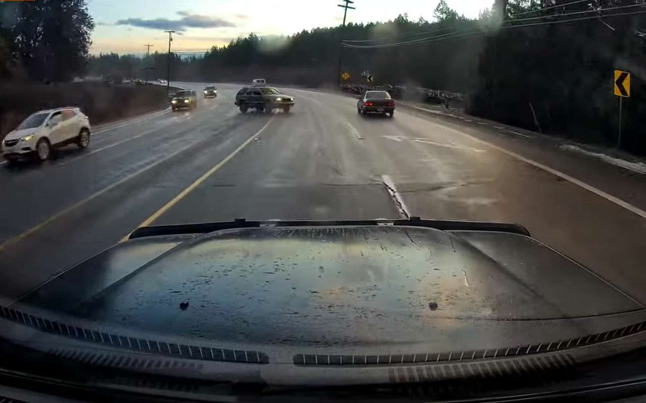 Медаль ангелу-хранителю! — водитель за 12 секунд мог убиться трижды