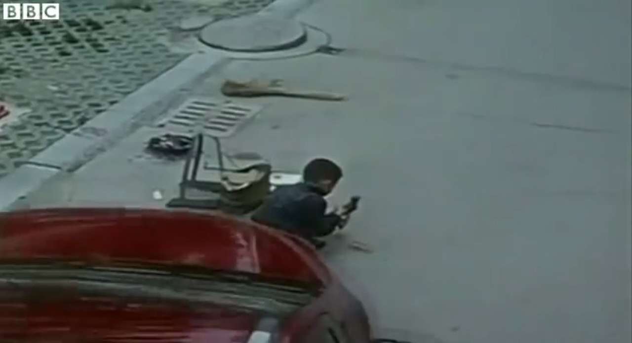 Шестилетний мальчик невредимым пережил наезд внедорожника (ВИДЕО)