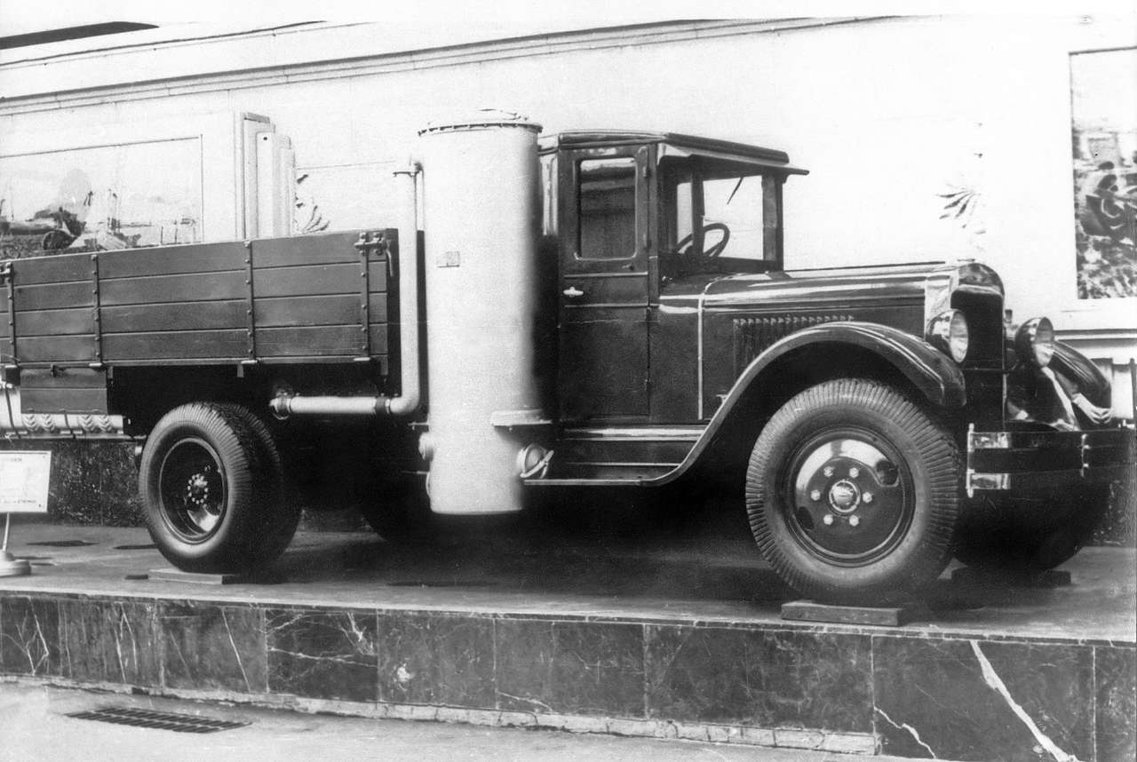 Образцово‑показательный газогенераторный ЗИС‑13 на ВСХВ (она же ВДНХ, она же ВВЦ).