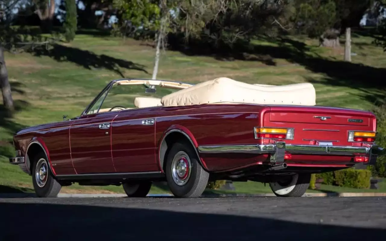 Rolls-Royce built 374 Phantom VIs