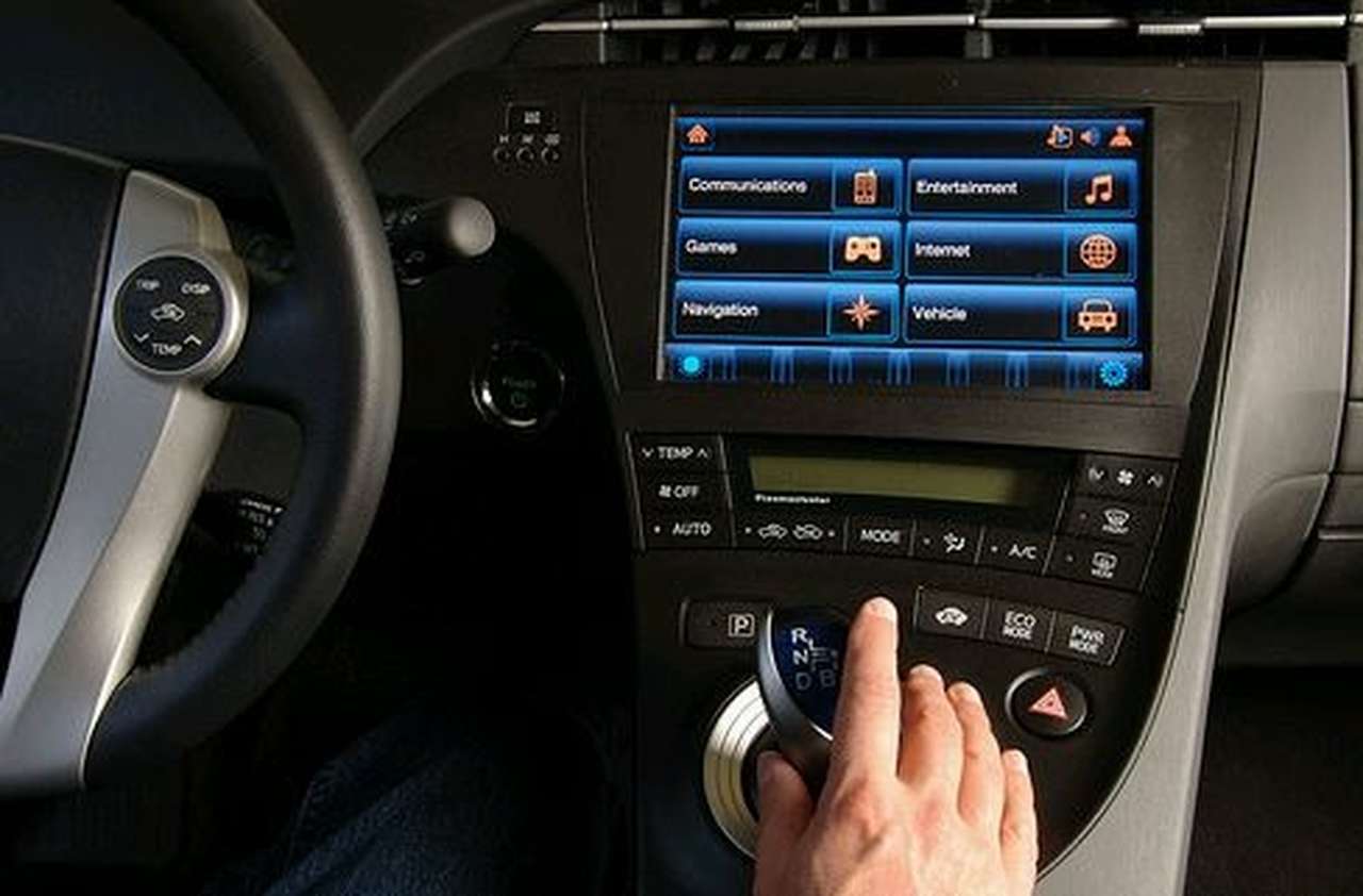 Автомобили массово выйдут в интернет к 2025 году