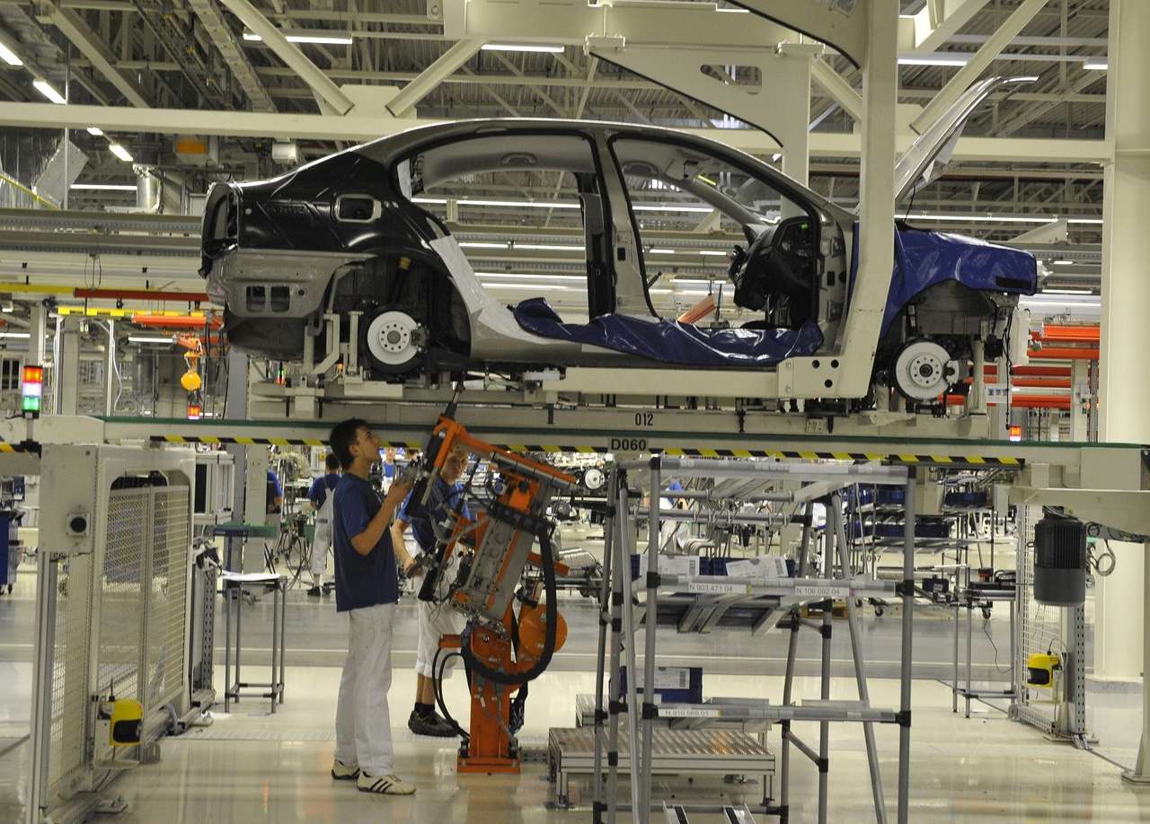 VW начал увольнять сотрудников на заводе в Калуге из-за остановки производства