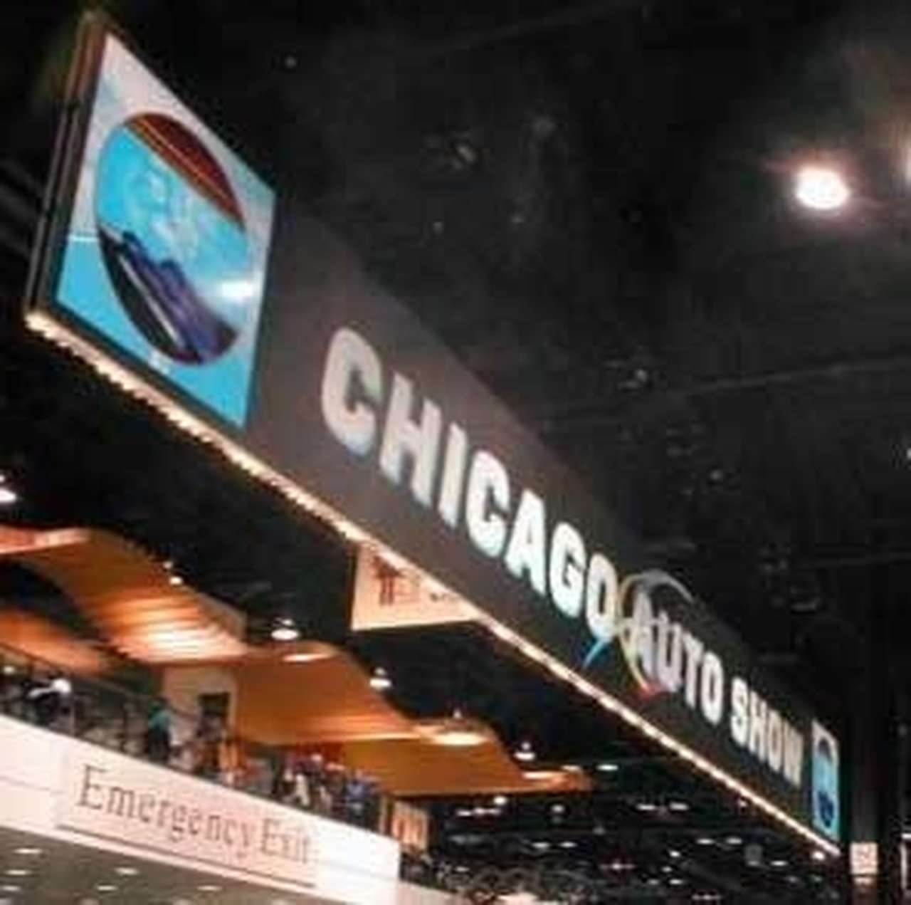 Hyundai сводит пенсионеров на автошоу