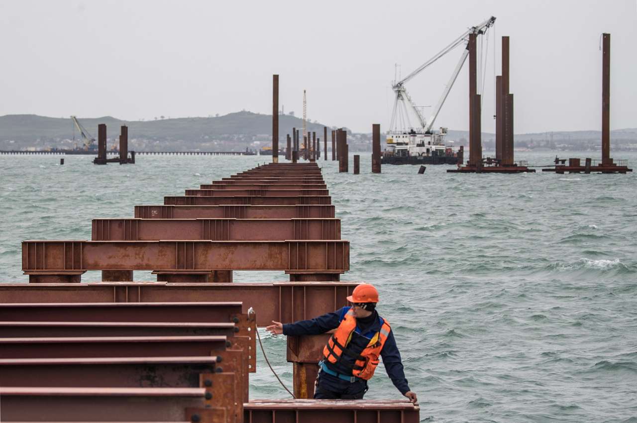 Стало известно, во что обойдется мост в Крым