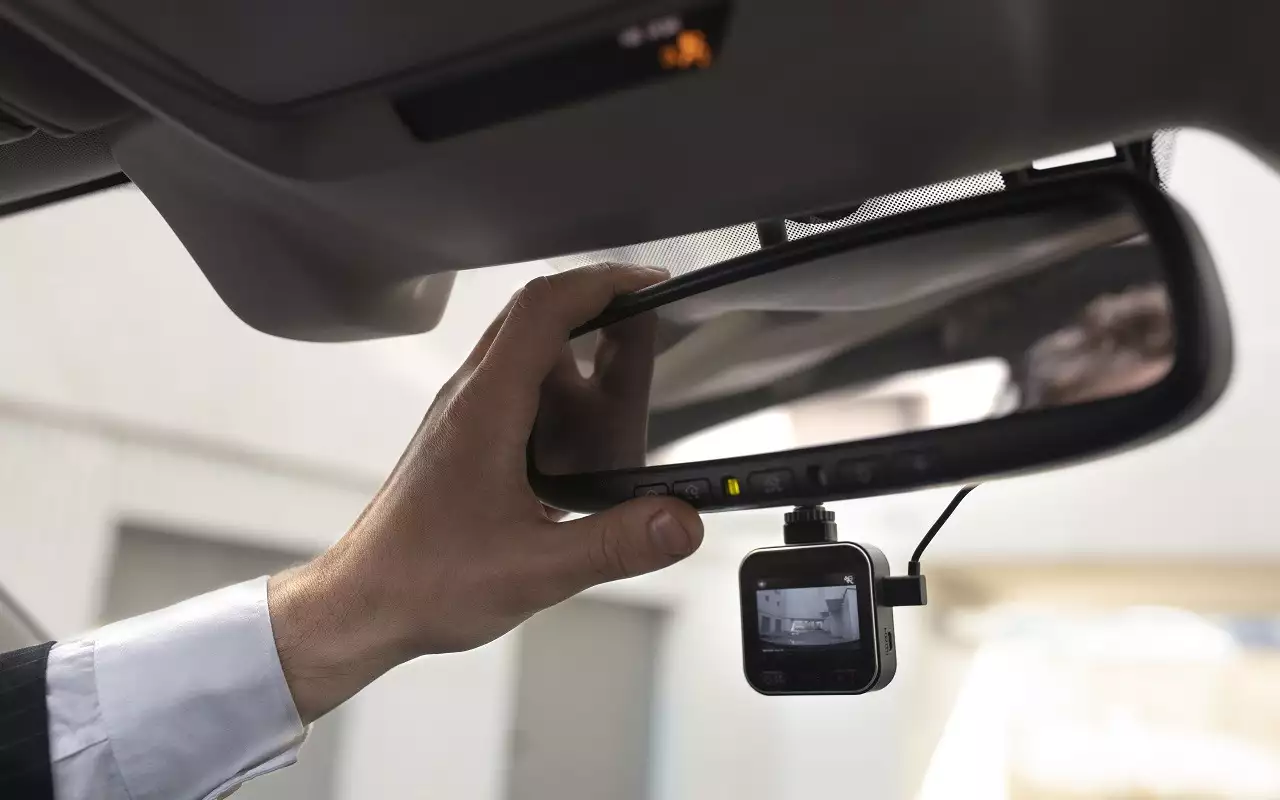 Незаменимый помощник на дороге: представлен новый крутой видеорегистратор