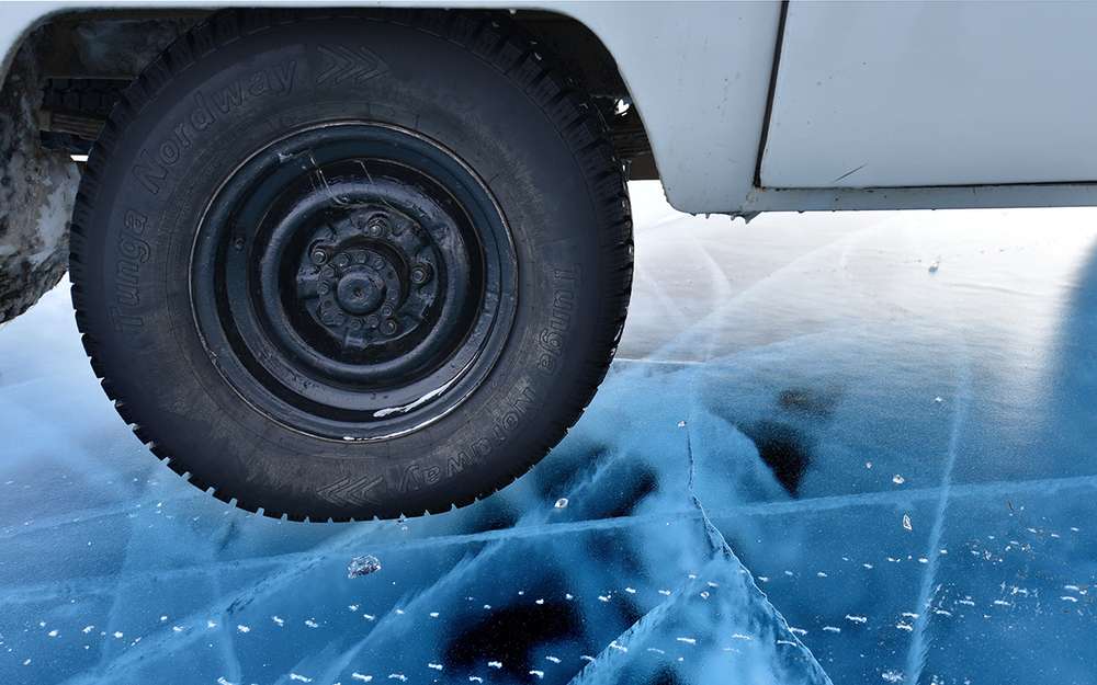 Проваливаются под лед: на Байкале появятся посты МЧС