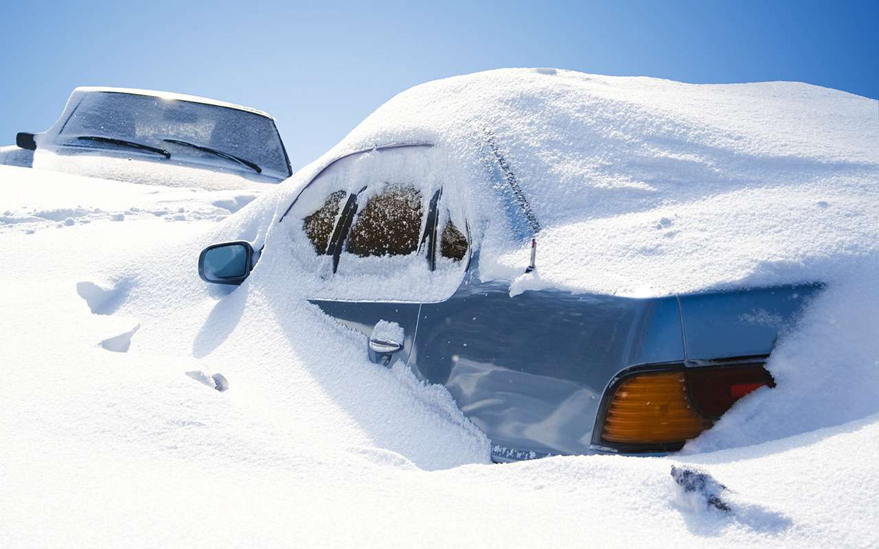 5 вещей, которые нельзя оставлять в машине в холода