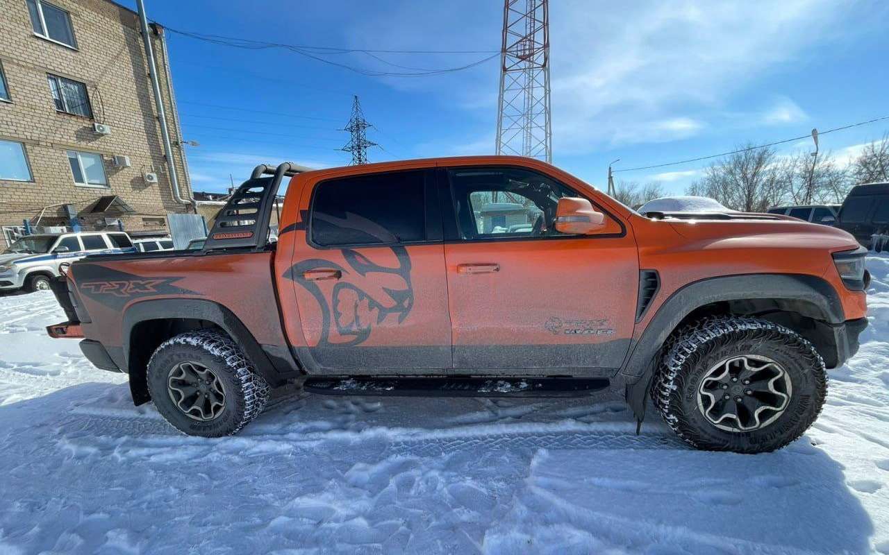 Гаишники изъяли у хозяина Dodge за 13 млн рублей сразу после покупки