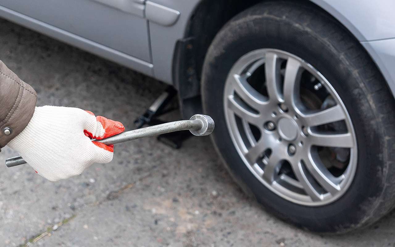 Уже пора! Автомобилистов призвали начать менять резину