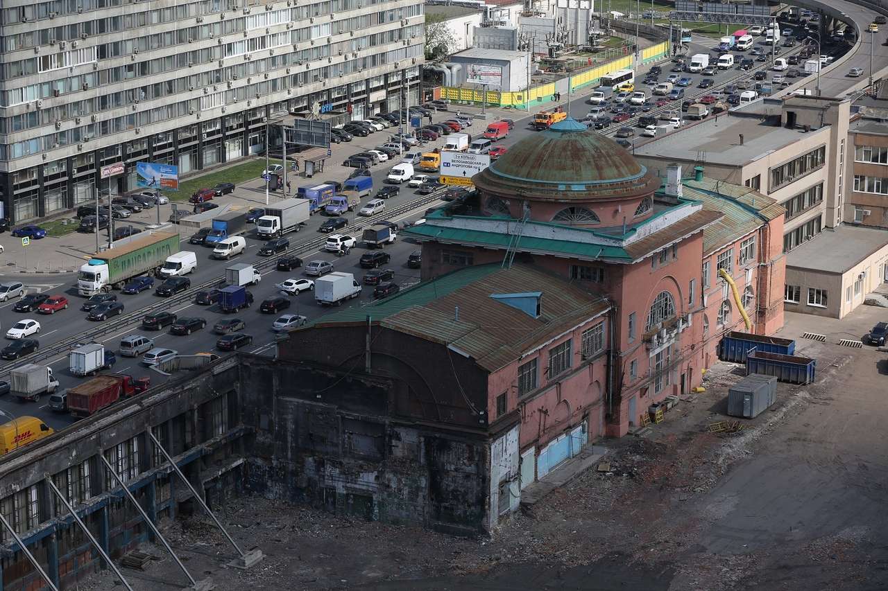 Запрет на движение грузовиков по ТТК в Москве продлят до полуночи