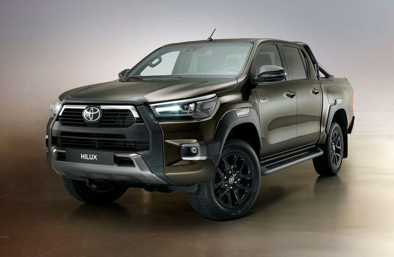 Обновления Toyota Hilux: другой двигатель и решетка