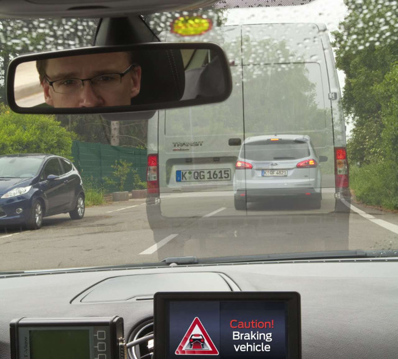 Ford тестирует интеллектуальную систему предупреждения о торможении