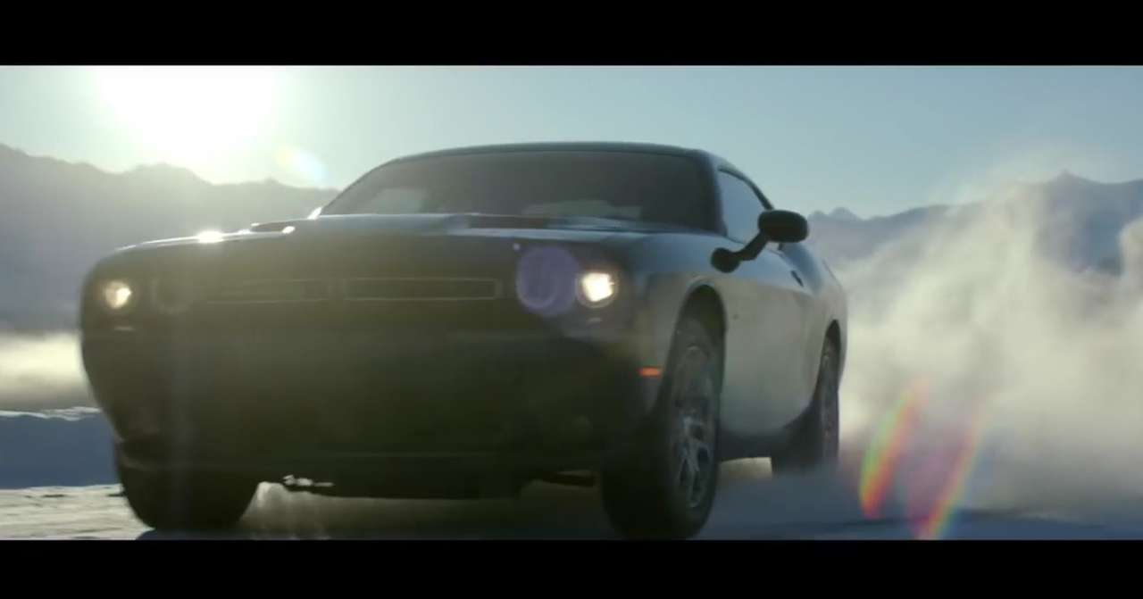 В Россию с любовью: Dodge Challenger AWD засветился в видео с интересным названием