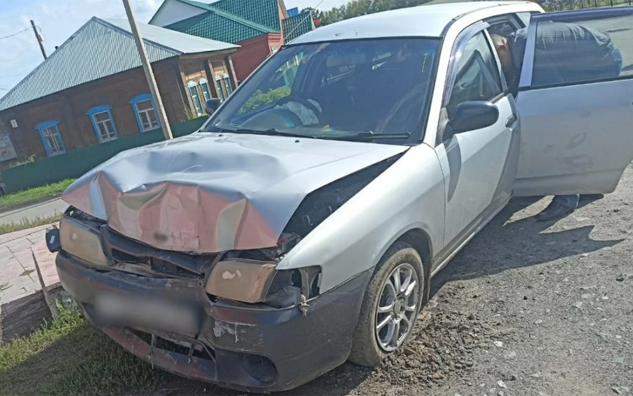 Уехать далеко угонщикам не удалось, чужая машина оказалась изрядно разбита