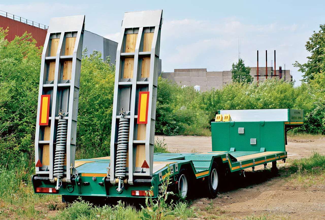 Полуприцеп ЧМЗАП 93853-037-В: челябинский тяжеловоз