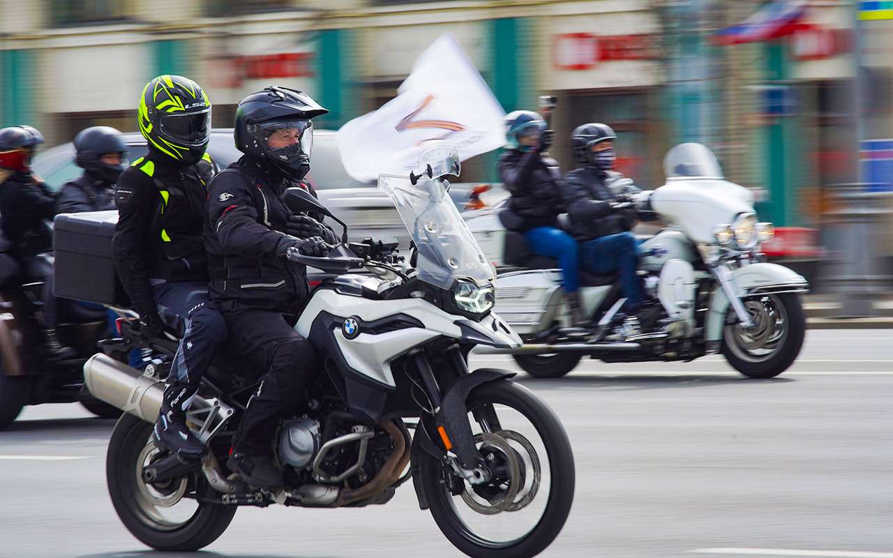 Нескончаемый поток: как проходит открытие мотосезона в России