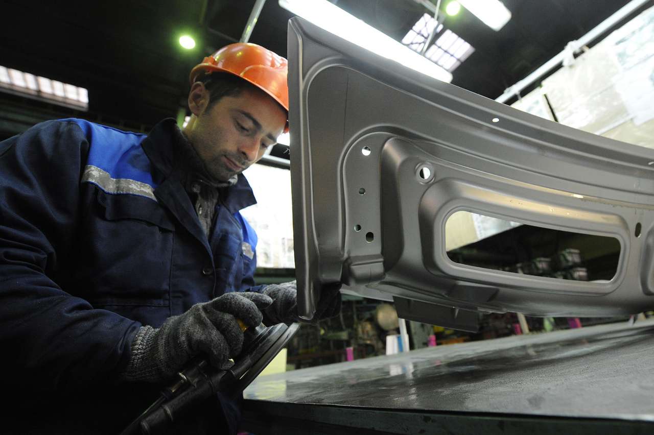 Renault Россия первой отправила машины во Вьетнам