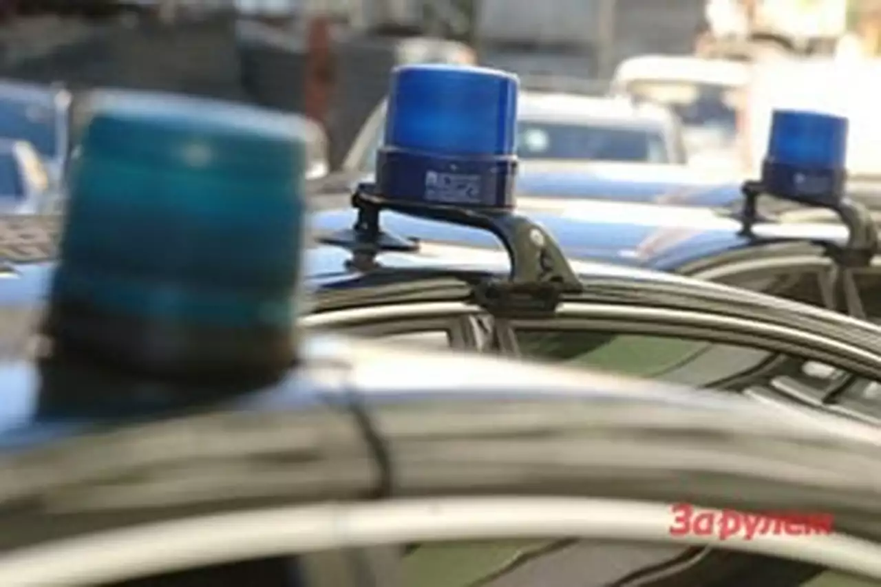 Свердловский губернатор попал в ДТП с «левой» мигалкой 