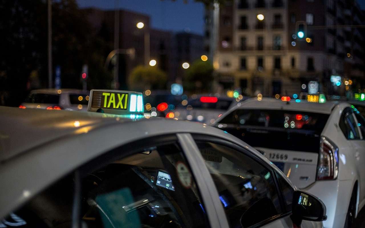 Знай наших! Российскую нейросеть внедрят в службу такси за рубежом