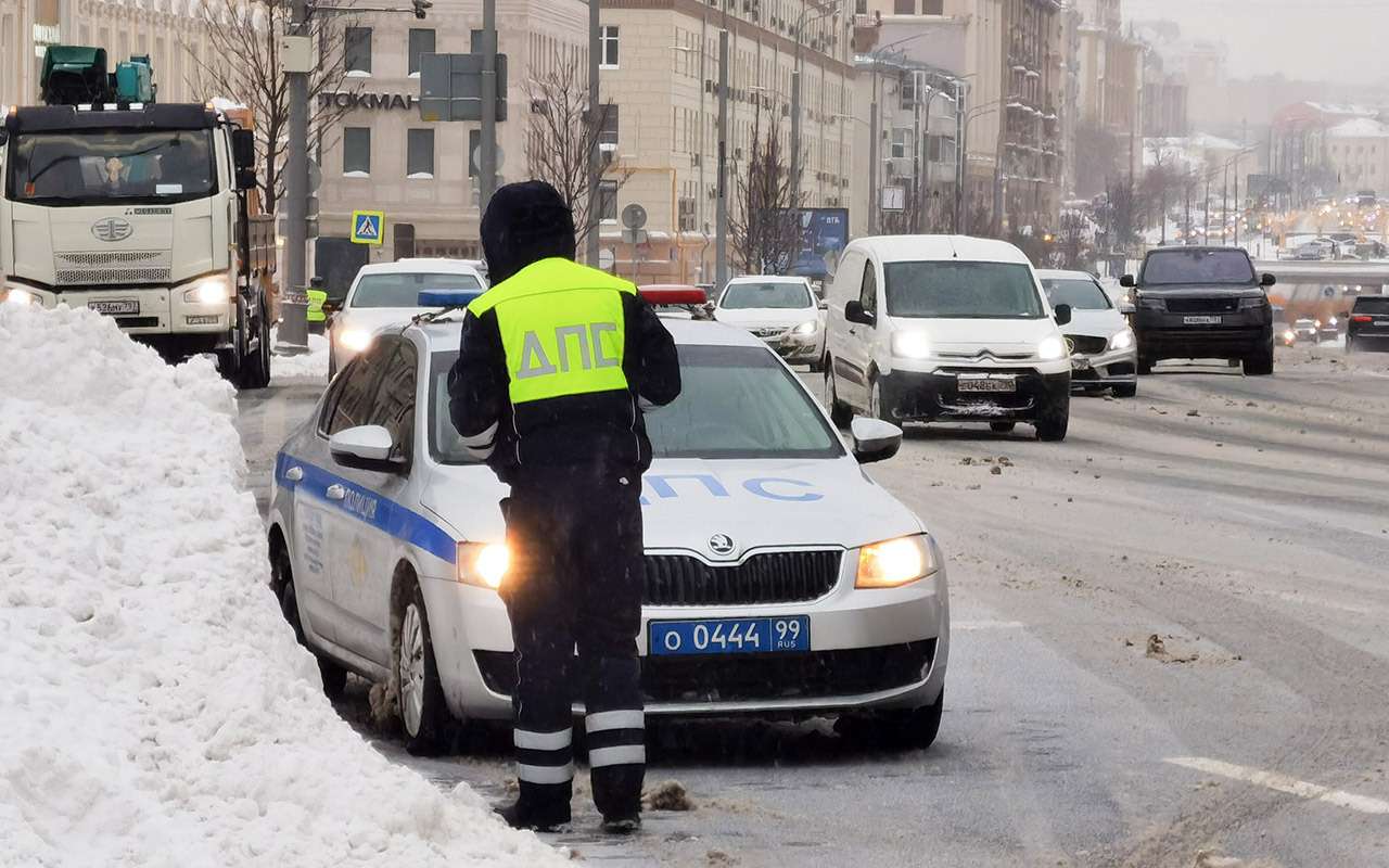 Автоэксперт перечислил условия для безопасного передвижения в условиях снегопада