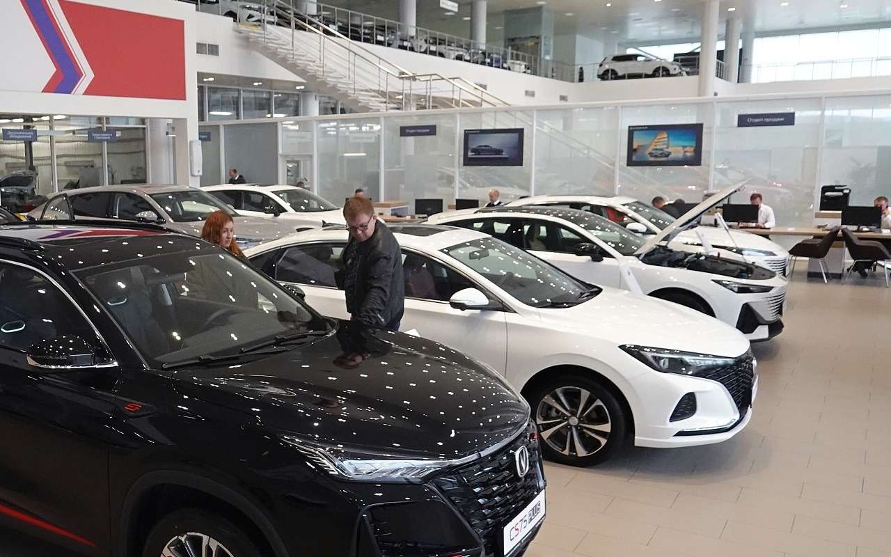 Все чаще закрываются шоурумы китайских автобрендов, а что дальше?