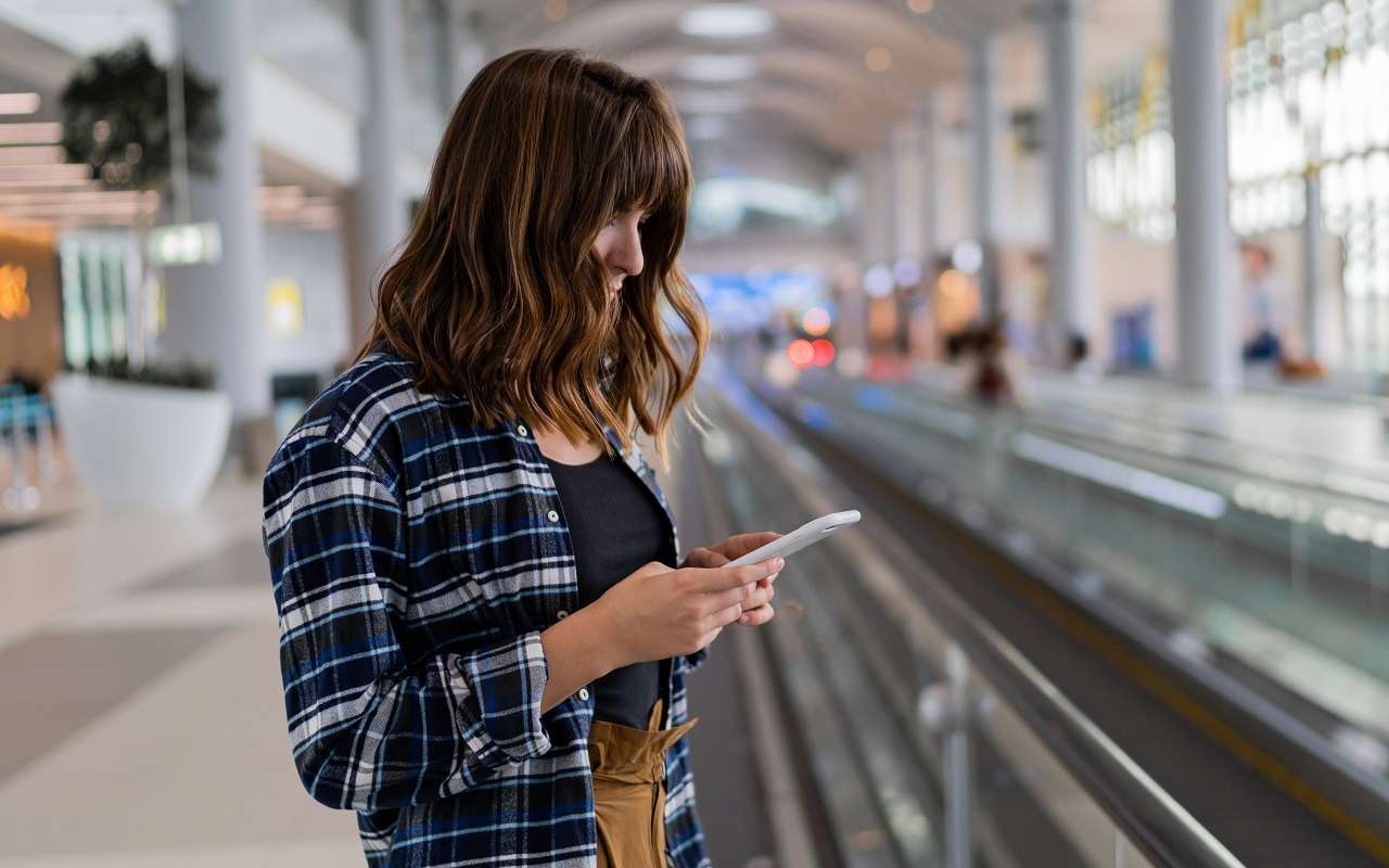 В ТЦ, аэропортах и на вокзалах можно ориентироваться онлайн по навигатору