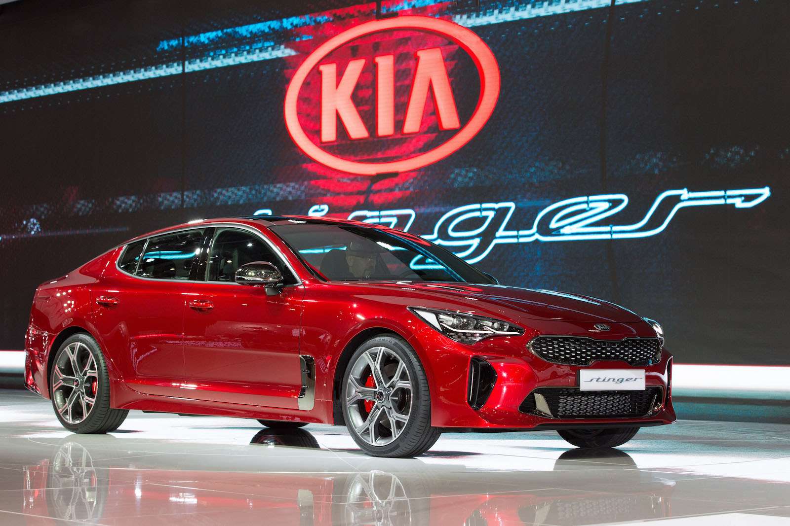 Тест-драйвы Kia Stinger (Стингер) от «За рулем»