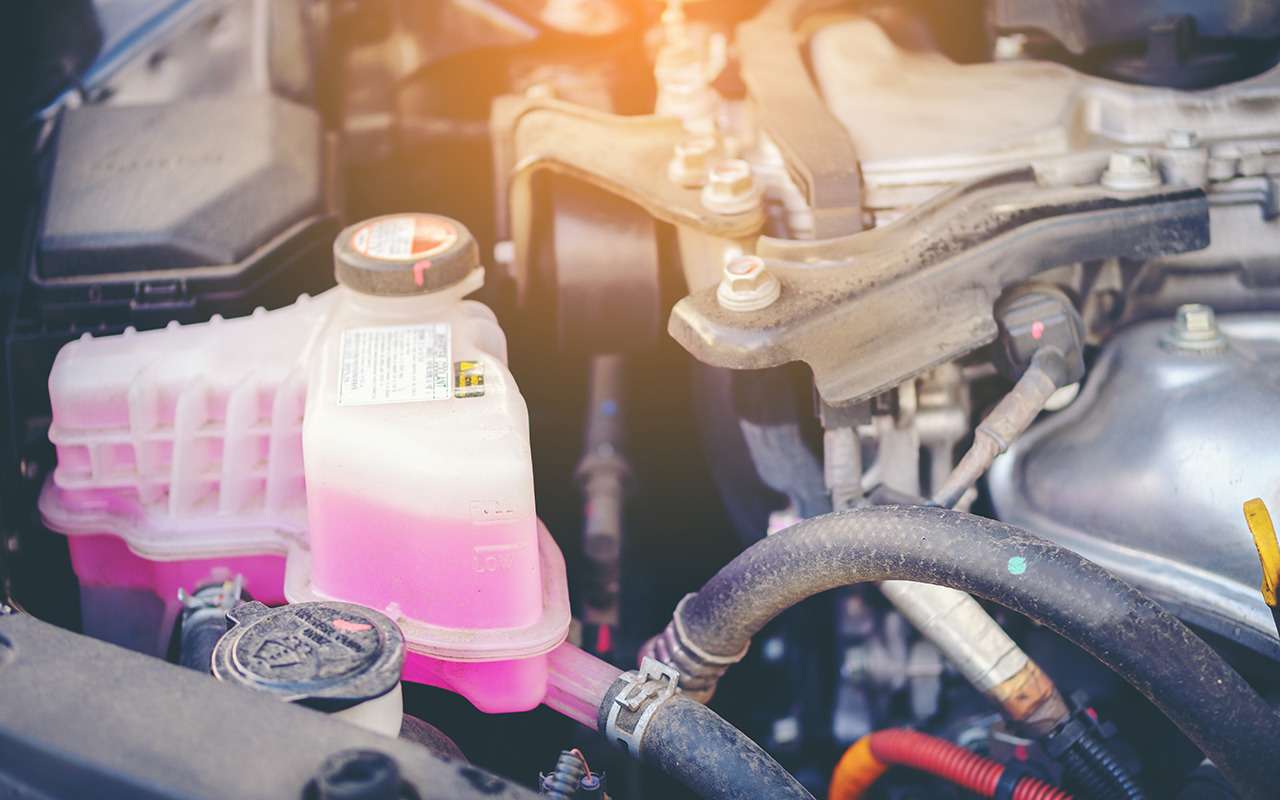 Российским водителям назвали причины для немедленной замены антифриза