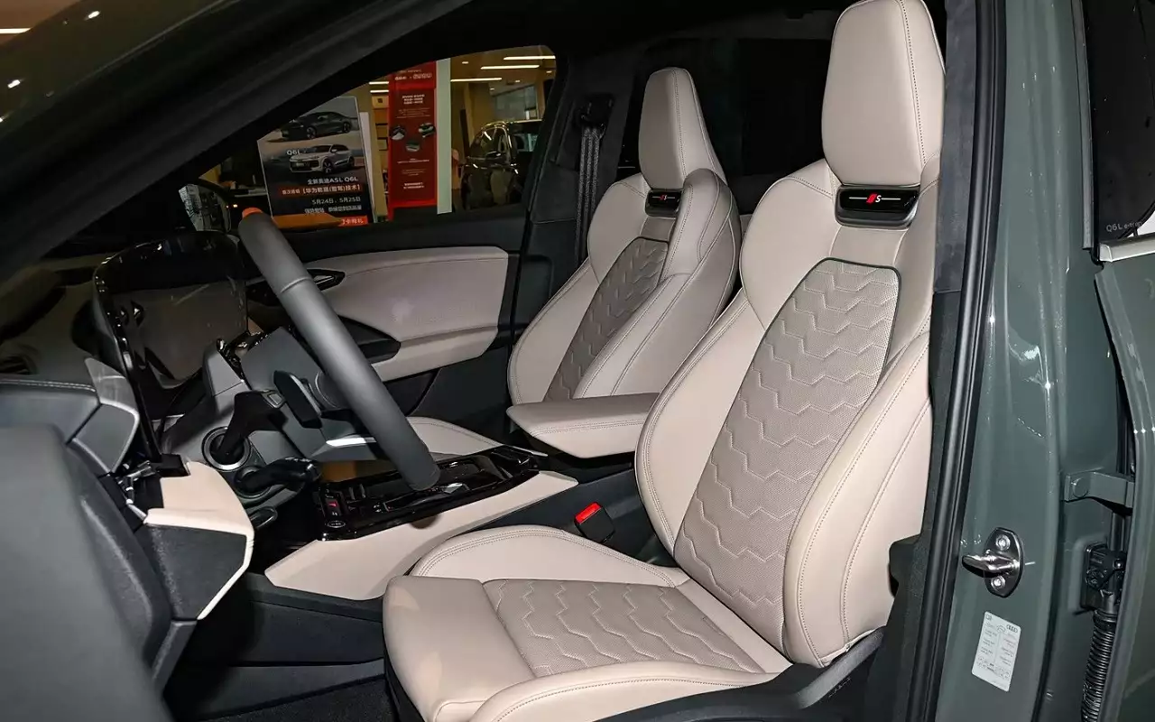 Интерьер Audi Q6L e-tron