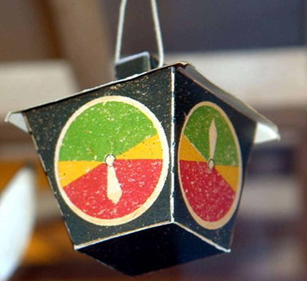 Калужская ГИБДД украсила свою елочку тематическими игрушками