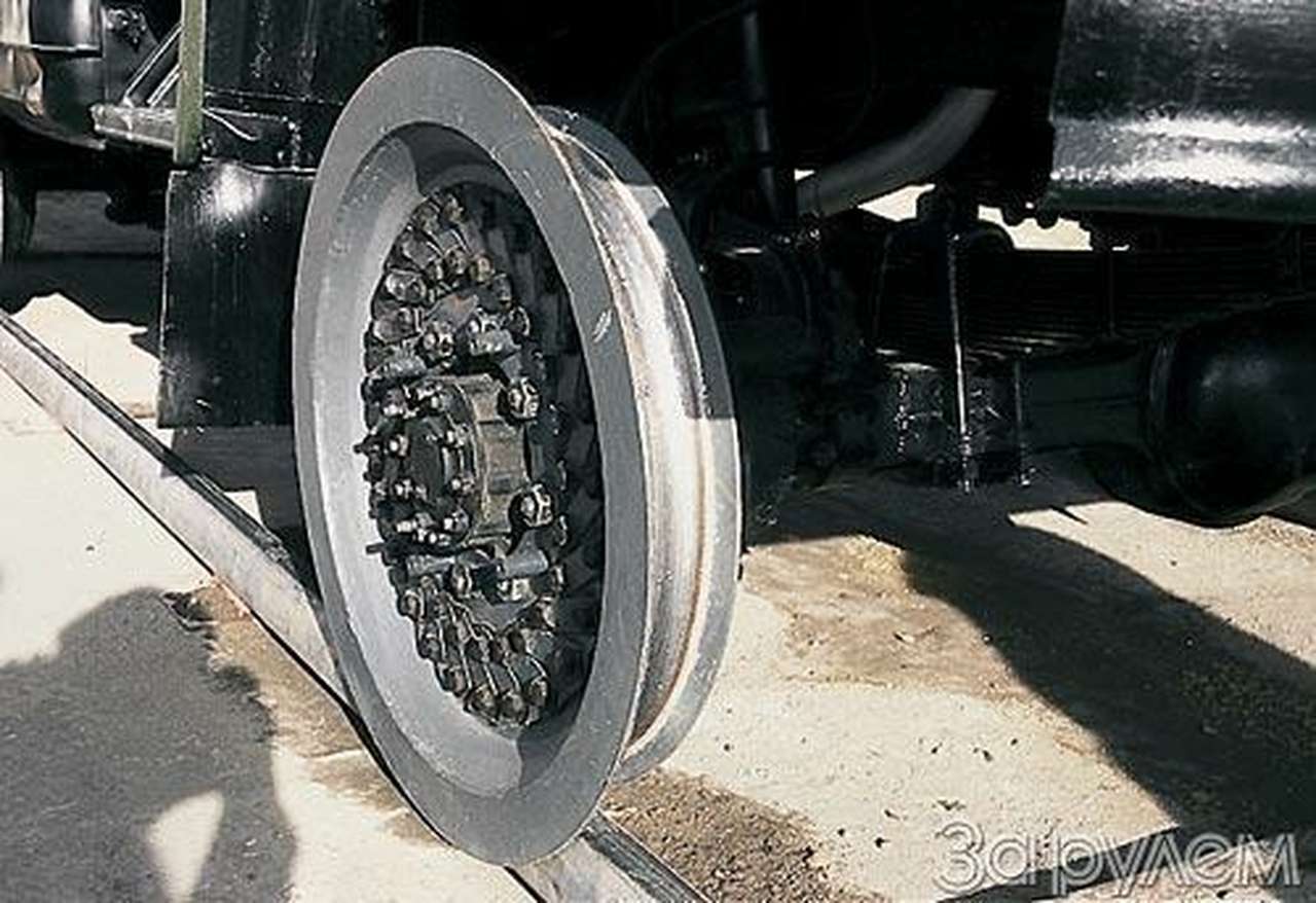 Посмотрите: вот он по канатам идет...