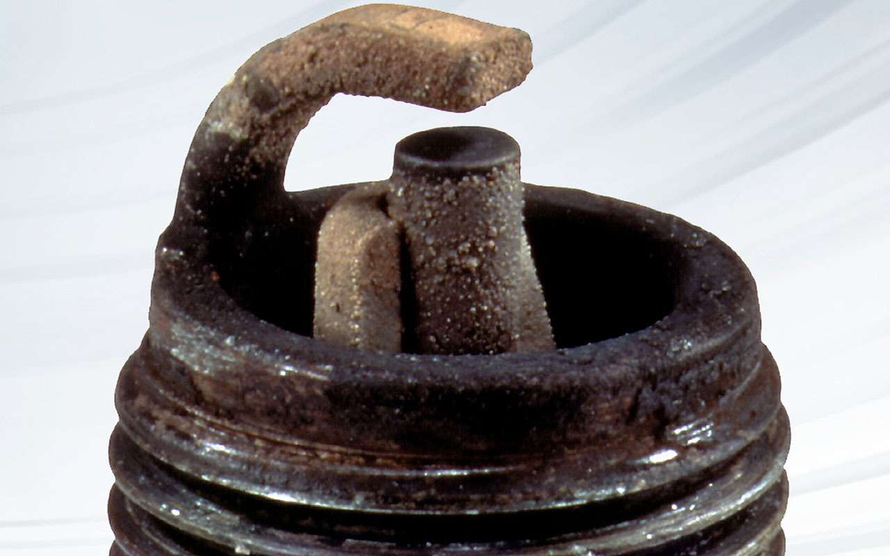 Вовремя не заменили свечи? У вас две большие проблемы