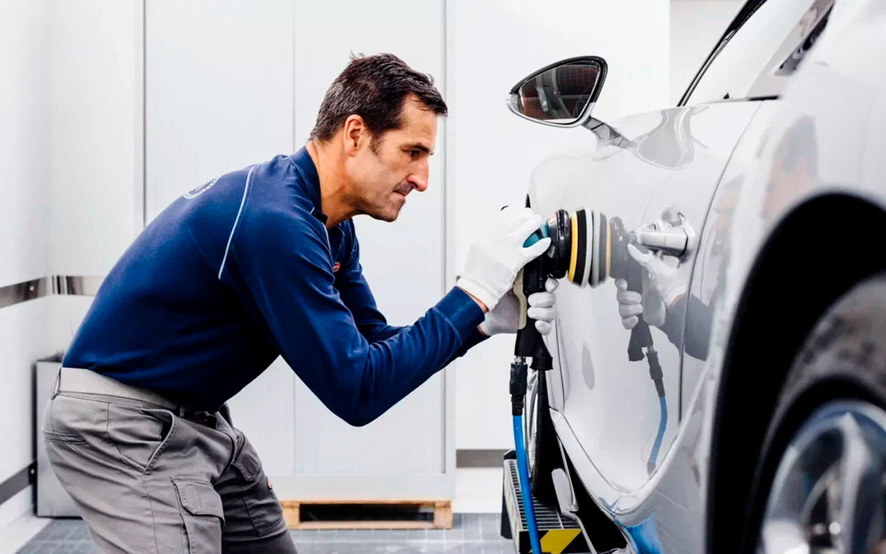 И это высший класс? В Bugatti рассказали, как красят машины