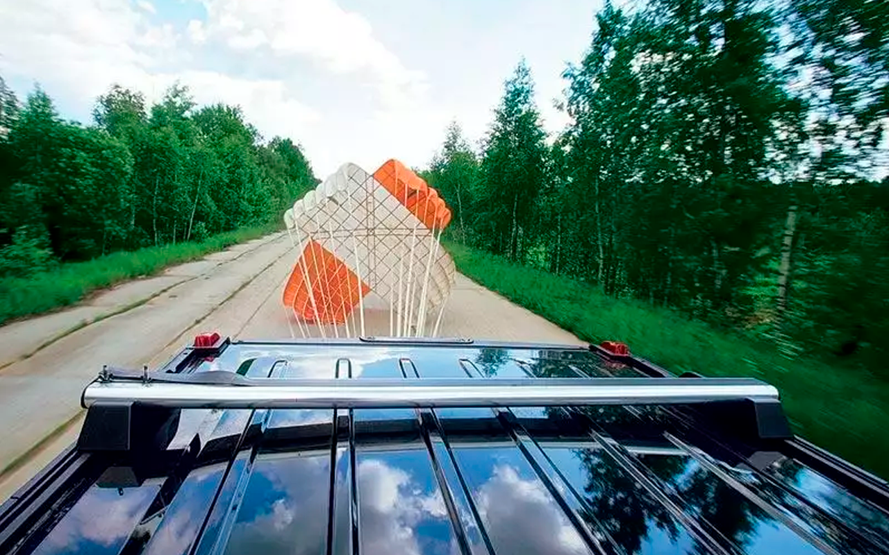 Dodge предложит парашют в качестве аксессуара