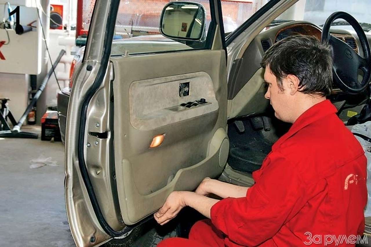 Тихо хлопнув дверкой