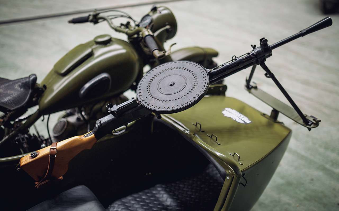 Мотоцикл м-72 с пулеметом