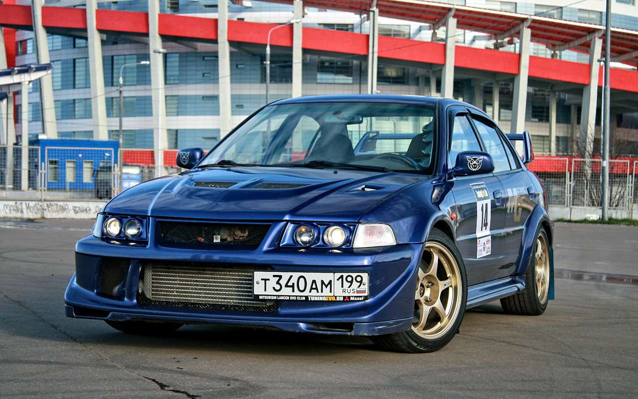 Крепить номер нужно в штатные места. Если таковых нет или на машине нестандартный бампер, можно установить номер и так.