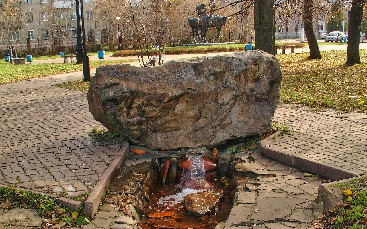 Этот камень на территории парка – условное место, где берет свое начало Дон.