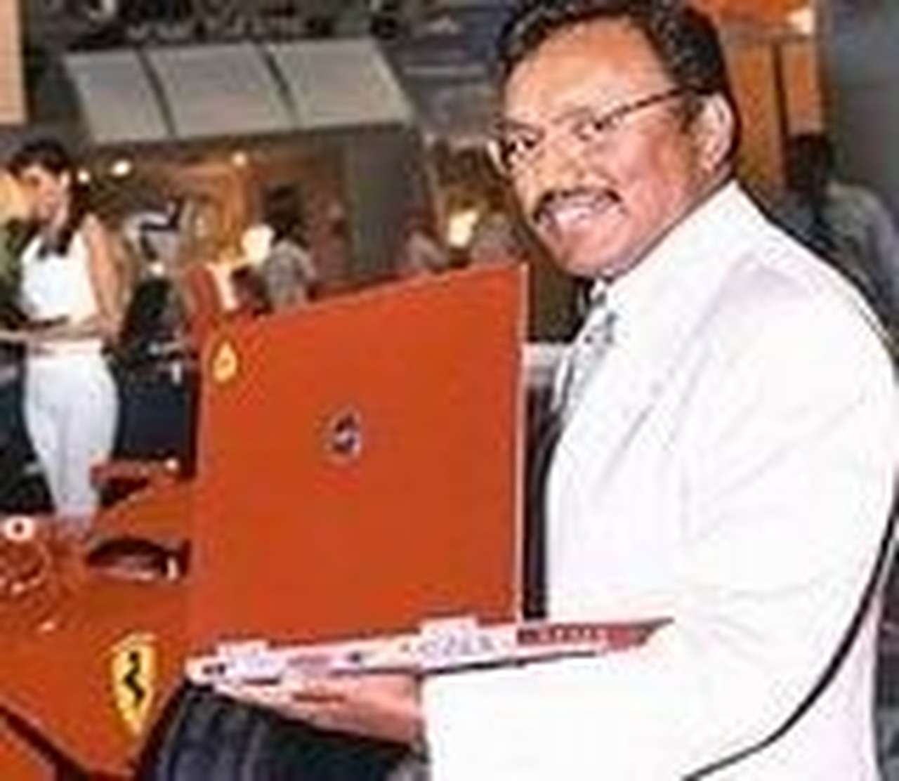 В Дубаи представили… ноутбук Ferrari