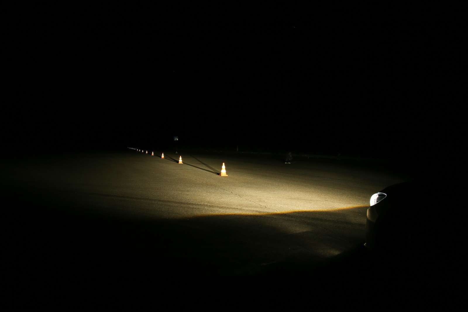 Ксенон или светодиоды. Дорога в Нальчик вечером ксенон свет фар. Свет фар Мазда 6 2022 года. \Сравнение галогена и led на дороге.