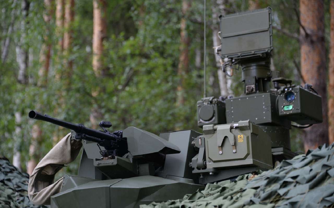 Модуль 6С21 с 7,62-мм пулеметом. Боезапас в единой ленте – 320 патронов. Угол наведения по горизонтали – 360 градусов. Угол наведения по вертикали – от -5 до +75 градусов. Прицел дневной/ночной с лазерным дальномером.