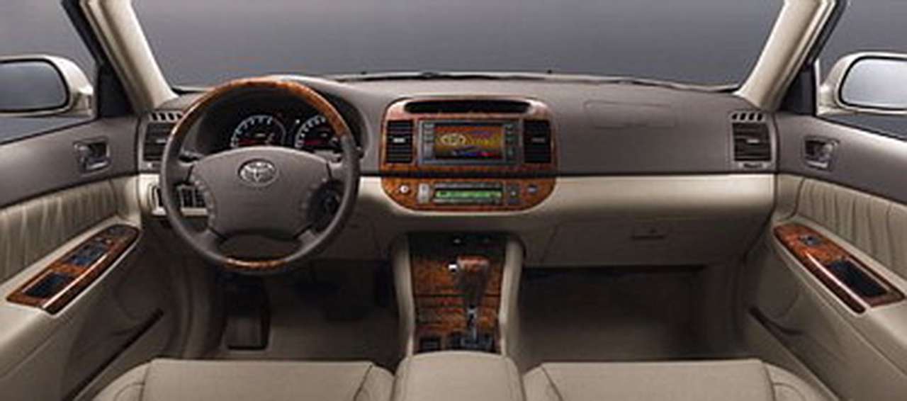 Toyota обновила Camry